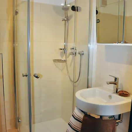 בית הארחה Gaestehaus Anna 3*